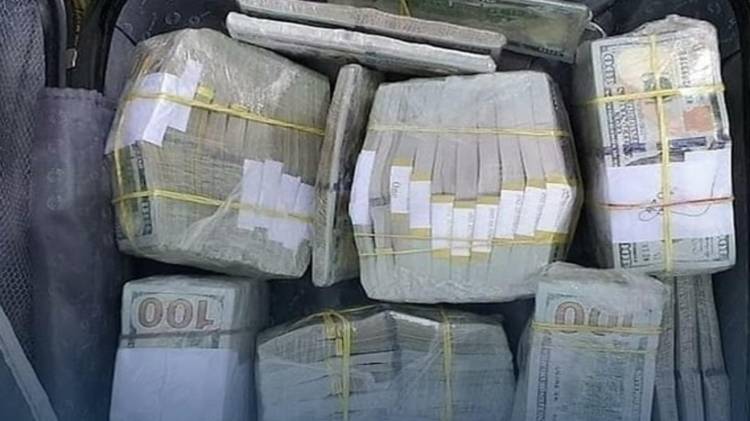 Logró contactar al propietario tras hallar la maleta.