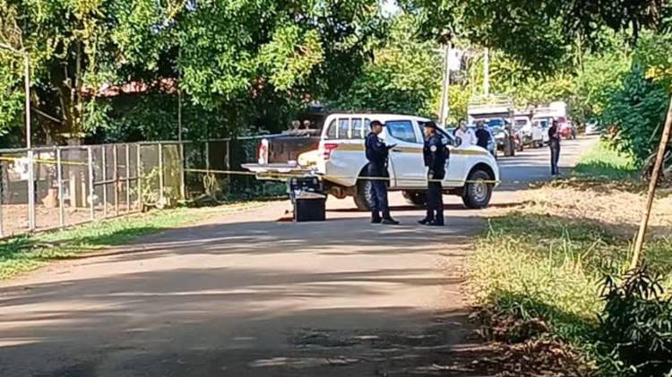 Agentes de la Policía Nacional acordonaron el área del evento en Garnaderita, donde ocurrió el ataque.