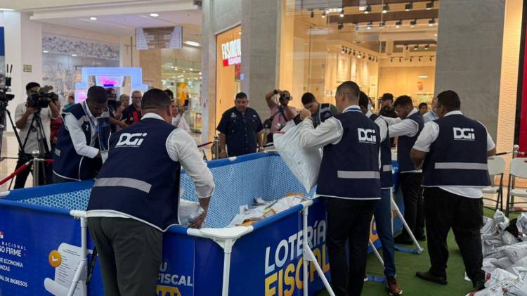 El primer sorteo de la Lotería Fiscal 2025 se realizó ayer.