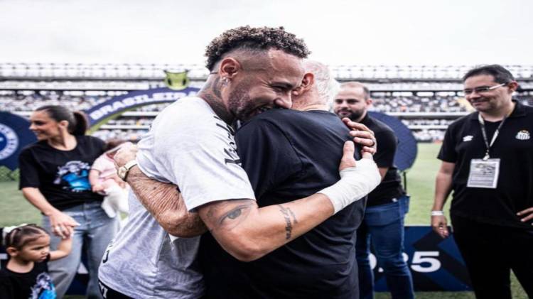 Neymar se sometió con éxito este lunes a una artroscopia.