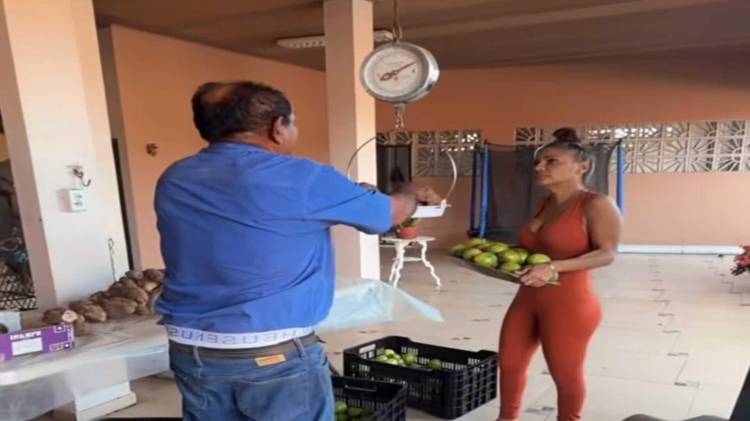 Sandoval ha demostrado con este gesto su cercanía con la tierra.