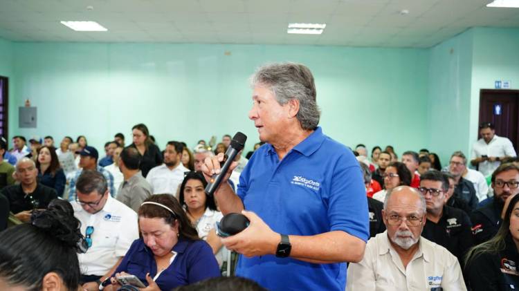 Nace agrupación para reclamar soluciones a la crisis económica