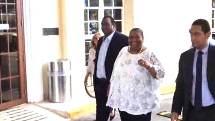 Durante la audiencia, la defensa sostuvo que cuenta con documentación que acredita el cumplimiento de las jornadas laborales