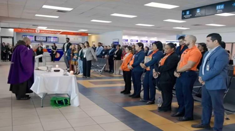 Compañeros despiden a Esteban de León con una misa