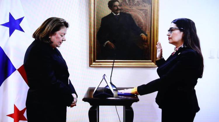 Juramentan a María Cristina Chen como presidenta de la Corte Suprema