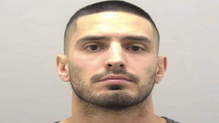 Se conoció que también se desempeñaba como entrenador en un colegio cristiano.