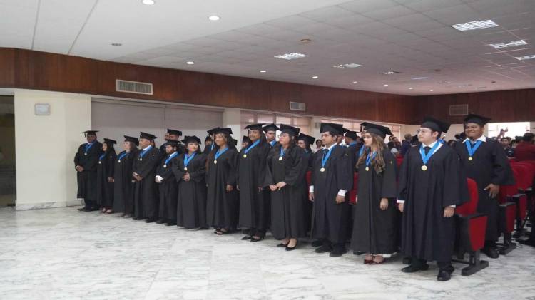 Los egresados recibieron títulos en carreras estratégicas.