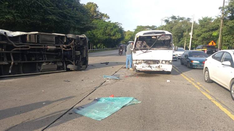 El operativo se mantiene activo, con personal de la Estación de Bomberos de Balboa.