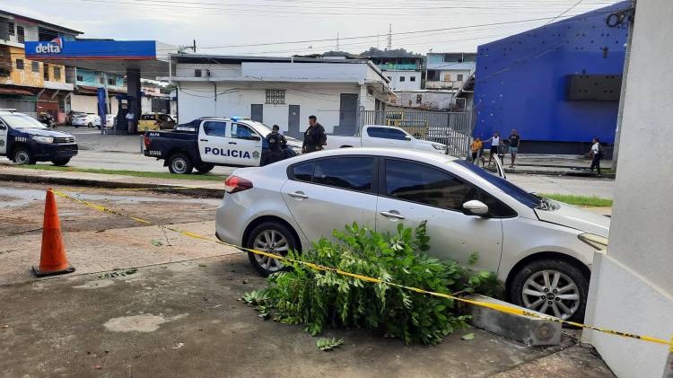 Víctima perdió el control del auto, y chocó en los predios del estadio Juan Demóstenes Arosemena.