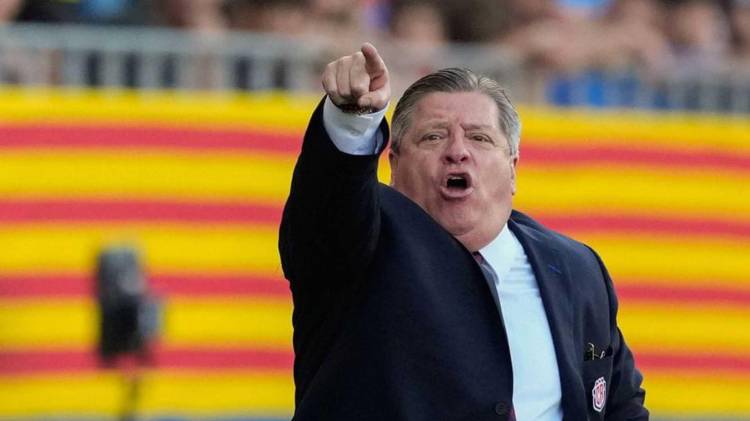 Miguel Herrera durante un partido clasificatorio con Costa Rica, meses antes de su destitución.