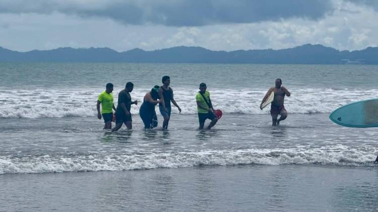 Equipos de búsqueda y rescate lograron poner a salvo a los afectados.