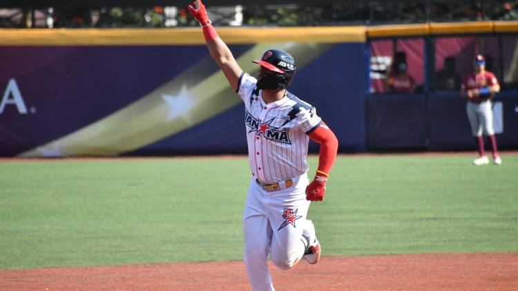 Jhonny Santos, jardinero de Panamá.