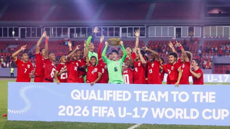 La Sub-17 celebró con su afición en el Rommel Fernández tras asegurar su boleto mundialista.