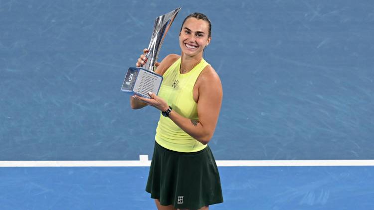 Aryna Sabalenka celebra el título.