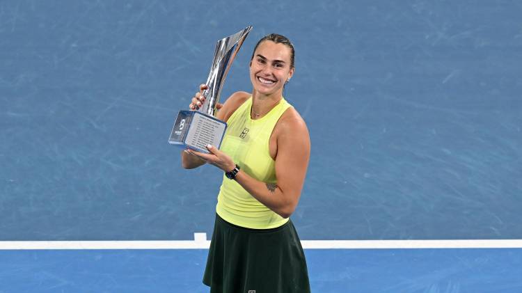 Aryna Sabalenka celebra el título.