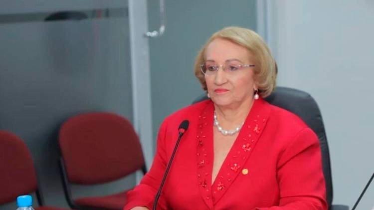 Etelvina de Bonagas, rectora.