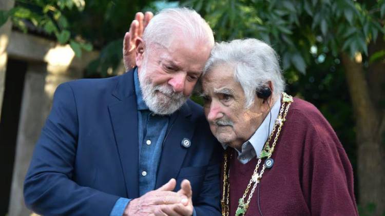 Lula condecora a ‘Pepe’ Mujica: “Un hermano no se escoge, pero un compañero sí”