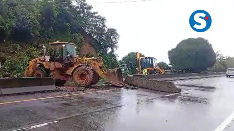 Por derrumbes cierran la carretera Panamericana en Chiriquí [VIDEO]