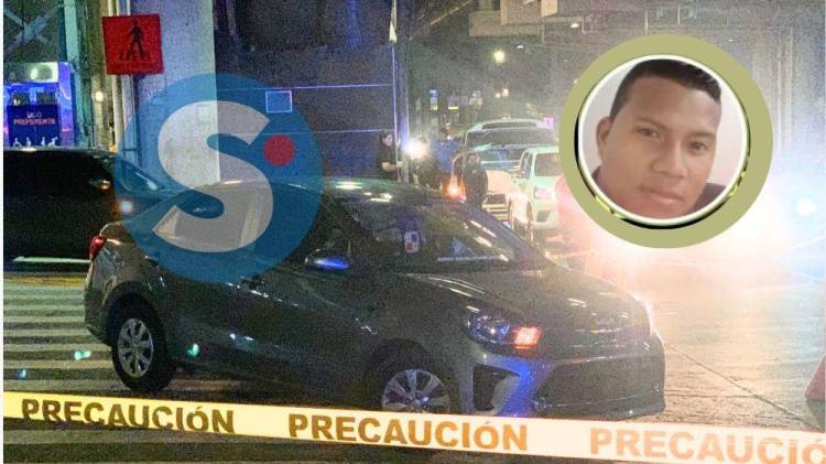 Auto sedán gris donde fue baleado el sargento.