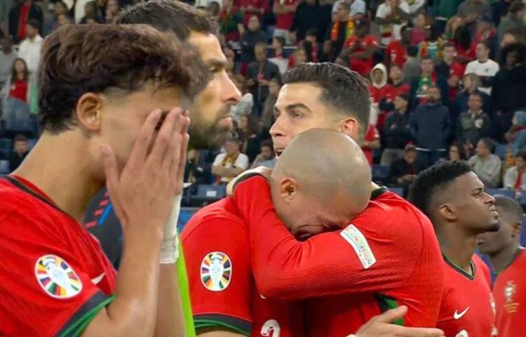 Escena dramática de tristeza en el equipo portugués, luego del penal fallado por Joao Félix.