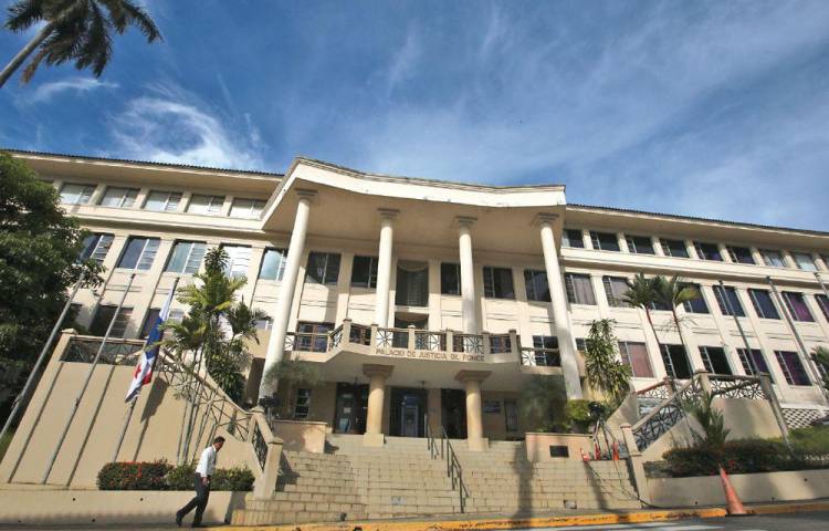 CSJ declara inconstitucional licencia con sueldo para funcionarios