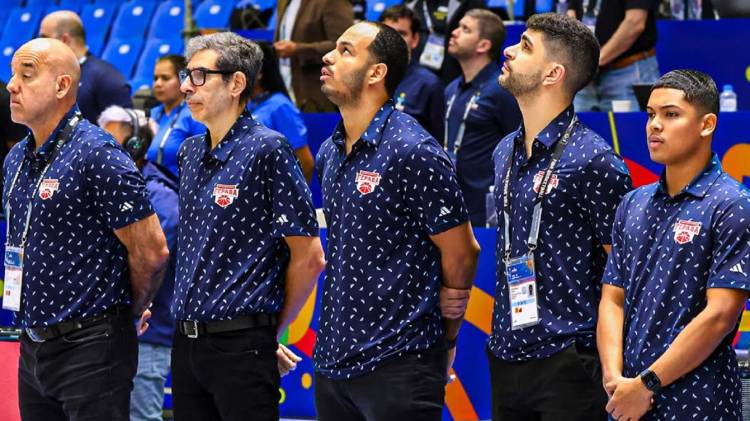 Gonzalo García y su cuerpo técnico.