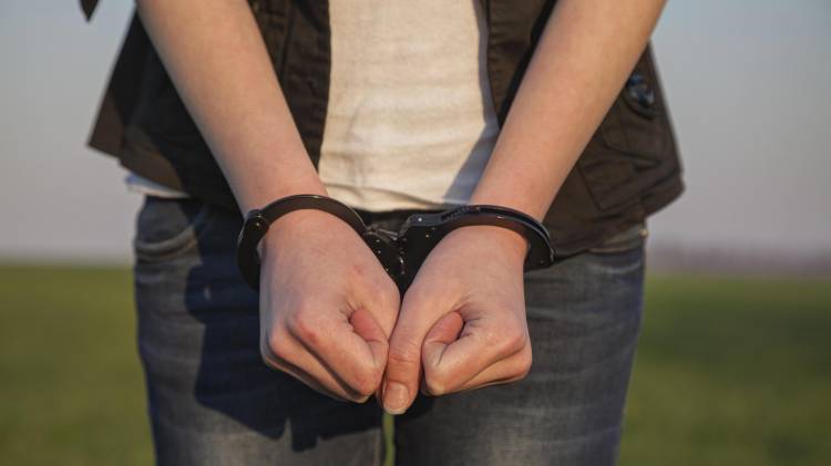 Actualmente, la mujer se encuentra detenida en la cárcel del condado de Fulton sin derecho a fianza.