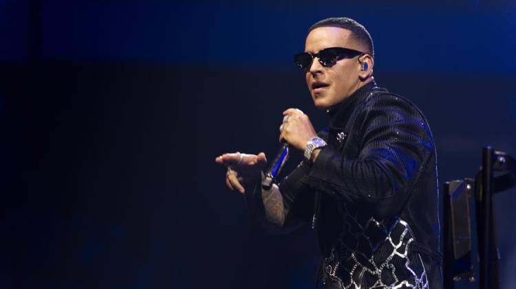 Daddy Yankee demanda a su esposa por retiros millonarios desde cuentas corporativas