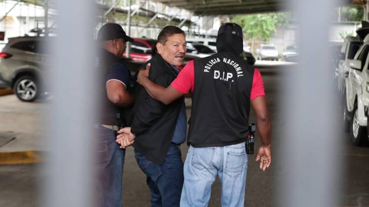 Continúan las investigaciones contra el dirigente Genaro López.