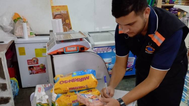 Acodeco Chiriquí decomisa 495 productos vencidos en minisúper de David