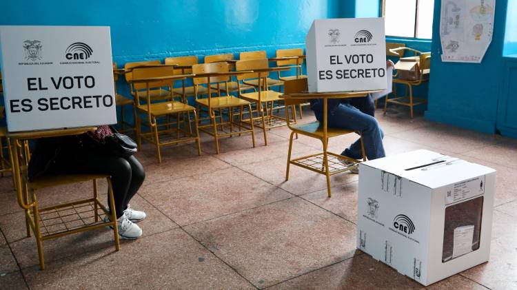 Centros de votación abrieron en todo el país.
