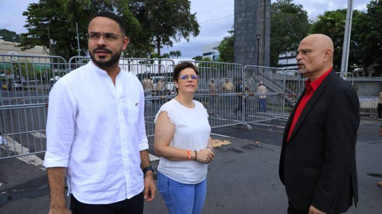 Entre los que manifestaron su desacuerdo se encuentran la diputada Grace Hernández y los diputados Ernesto Cedeño y Betserai Richard.