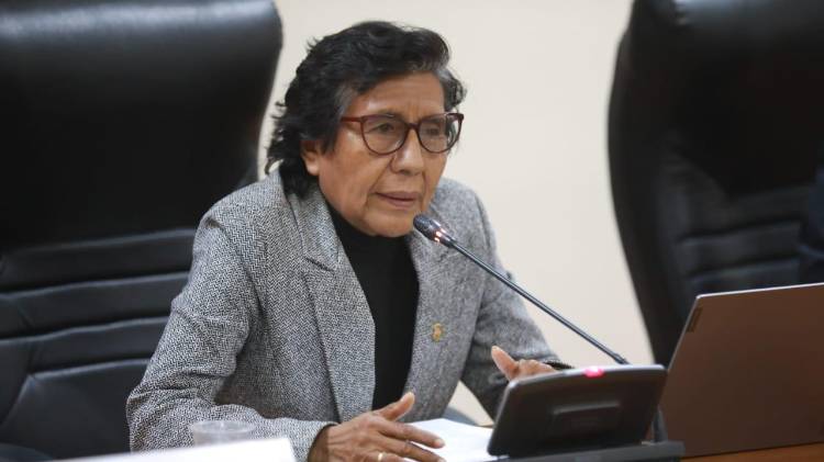 Murió la legisladora grabada mientras su asesor le cortaba las uñas
