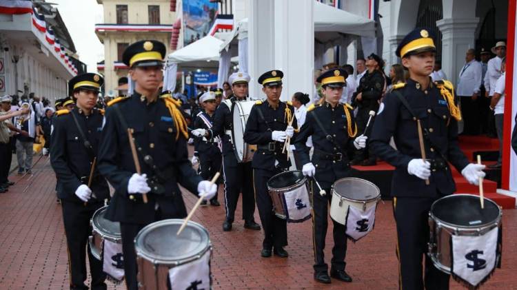 El espíritu de unidad y patriotismo se vivió ayer en los desfiles.