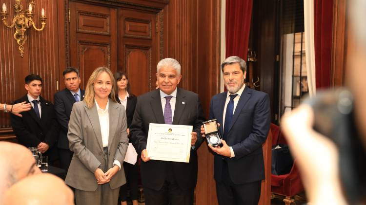 Muzzio elogió la gestión de Mulino, señalando su compromiso con la modernización del Estado