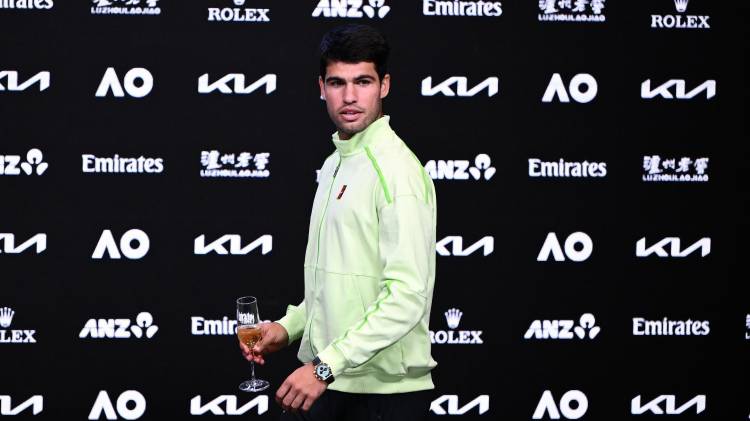 Carlos Alcaraz en sala de prensa en Melbourne (Australia). EFE/EPA/JOEL CARRETT AUSTRALIA AND NEW ZEALAND OUT