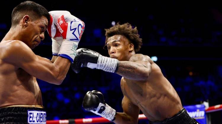 Ricardo ‘El Científico’ Núñez (i) durante el combate ante Jadier Herrera en Alemania, marcado por un final polémico.