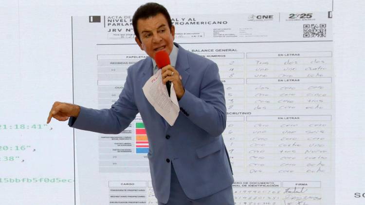 Nasralla lleva el 39,48 % de los votos.