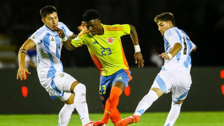 1-1. Argentina supera susto y firma tablas con Colombia.