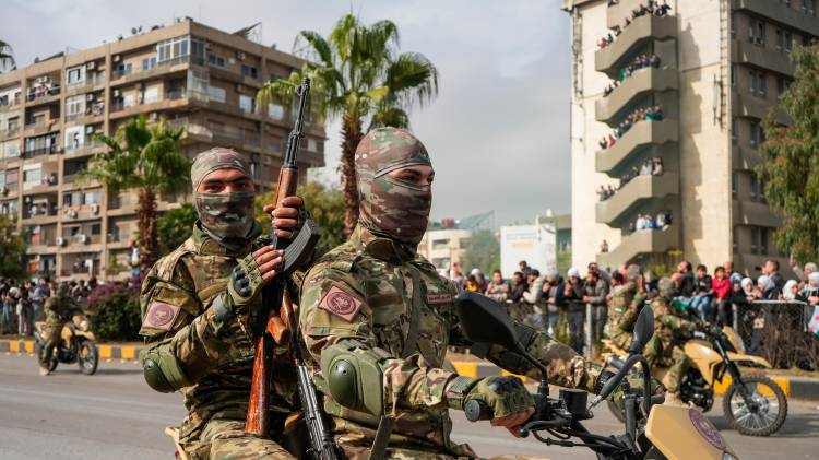 Soldados sirios durante parada