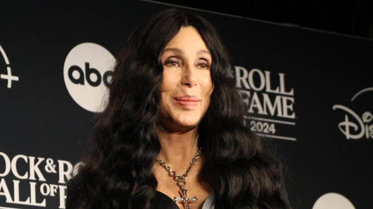 Cher se separó de su pareja en 1972 y concretaron oficialmente el divorcio en 1975.