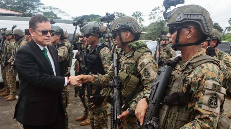 Ministro de Seguridad Frank Ábrego en los actos de aniversario de Senafront.