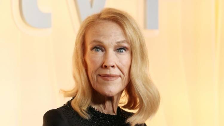 Catherine O’Hara alcanzó reconocimiento mundial por su papel de Moira Rose en la exitosa serie “Schitt’s Creek”, que le valió un premio Emmy.