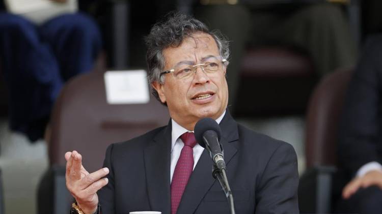 Petro denuncia que “los narcotraficantes” quieren atacar el avión presidencial con misiles