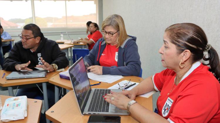Primer Concurso General de Nombramientos de Maestros y Profesores, la postulación será 100% digital.