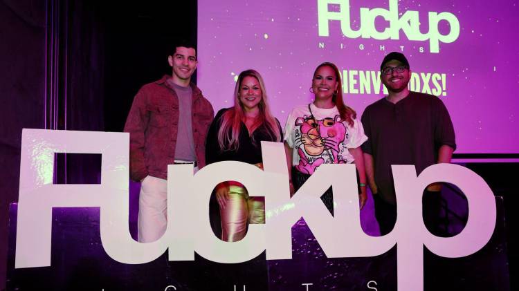Julian Torres, Penélope Athanasiadis, Cibeles De Freitas y Brian Lutz se tomaron la tercera edición del Fuckup Nights que se llevó a cabo en La Gran Manzana de Santa Ana.