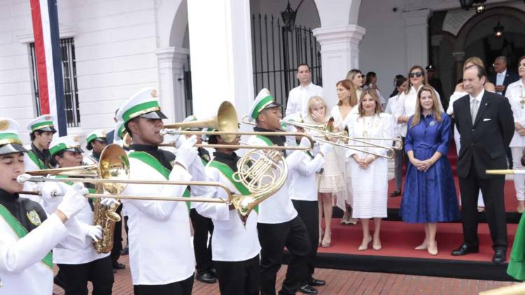 El recorrido por el Casco Antiguo destacará la tradición y el civismo frente a los monumentos históricos del país.