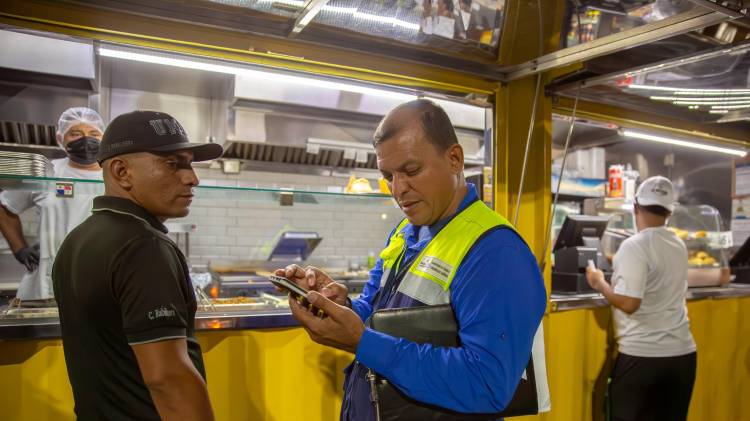 Operativo nocturno en la ciudad de Panamá.