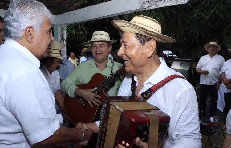 Presidente Mulino se fue Guararé a gozar de las tradiciones panameñas