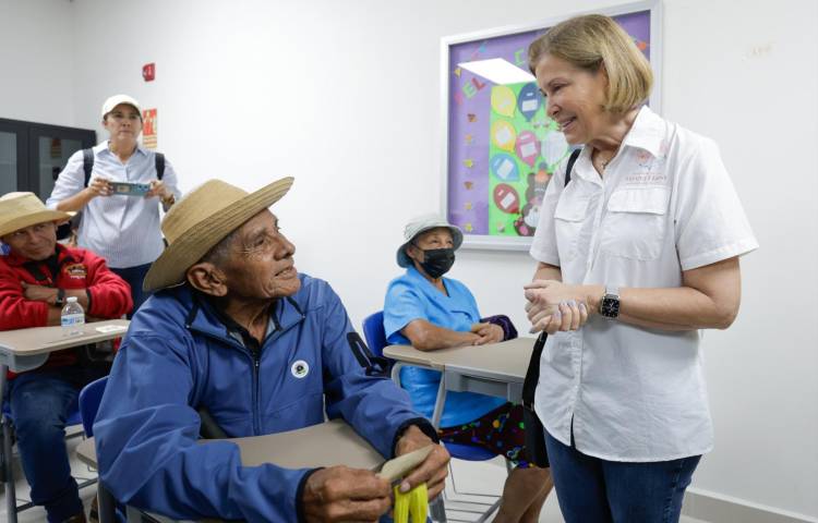 Programa Amor Sobre Ruedas atendió a más de 2, 700 personas en Coclé, Chiriquí y Veraguas